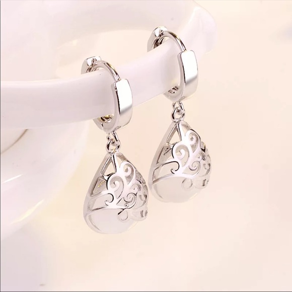 New Delicate Women’s 925 Silver Grils Earrings - Picture 3 of 4